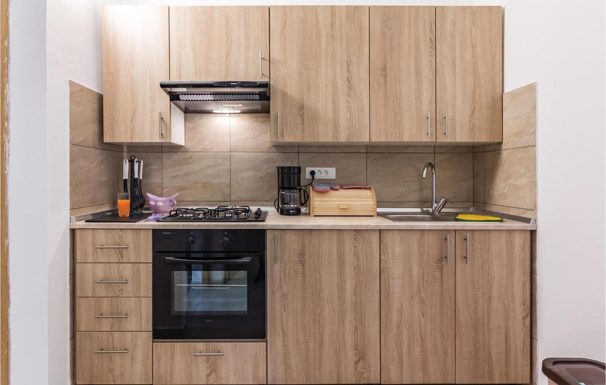 Amazing Apartment In Pula With Kitchen Exterior foto
