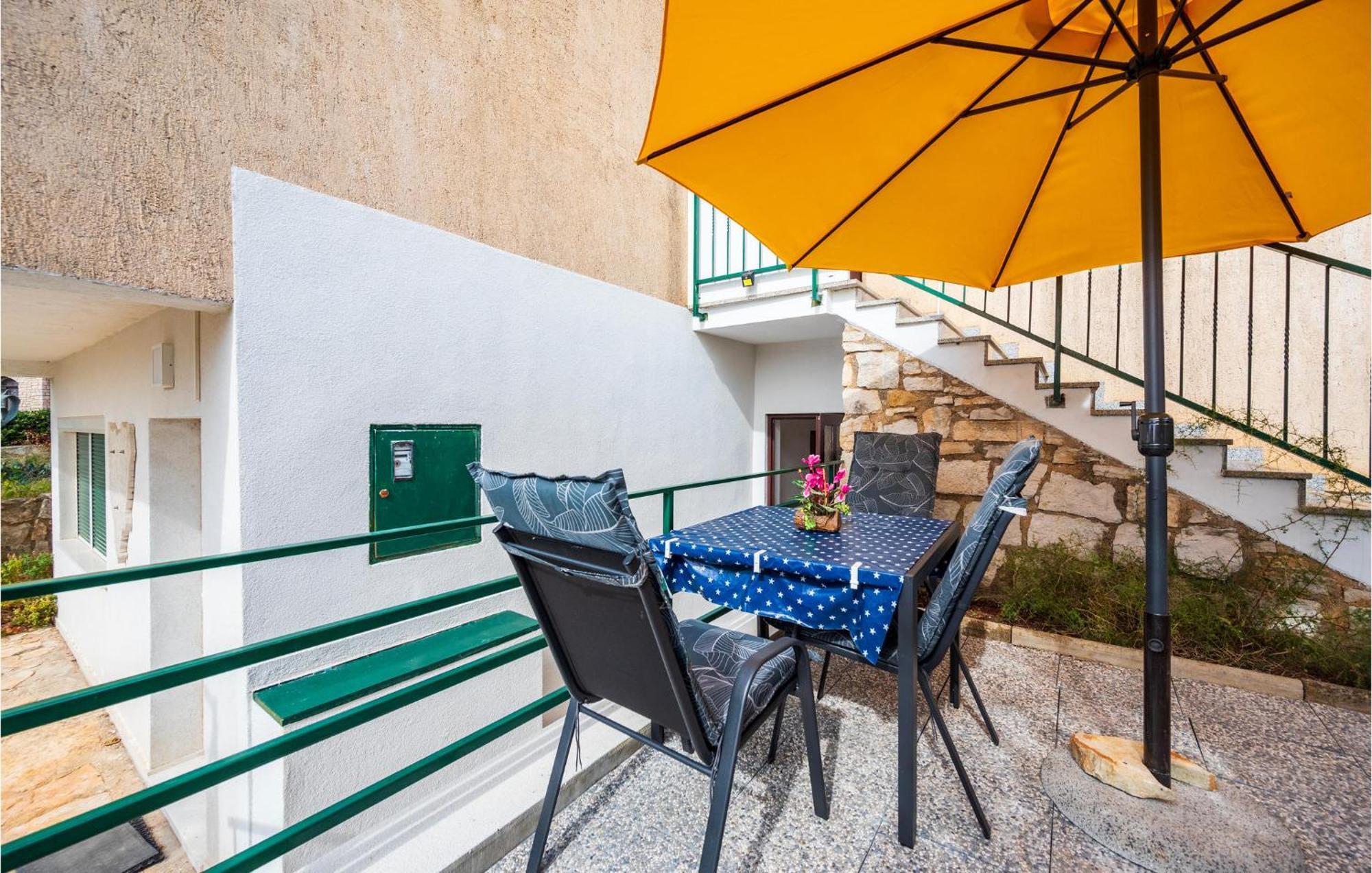 Amazing Apartment In Pula With Kitchen Exterior foto